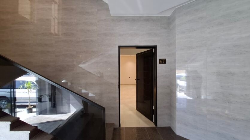 شقة بالقرب من اشارة المنسك دور ارضي رقم 7