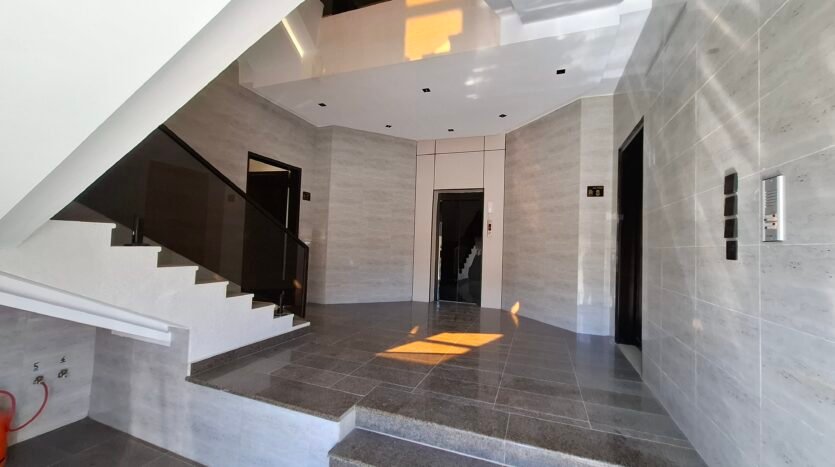 شقة بالقرب من اشارة المنسك دور ارضي رقم 7