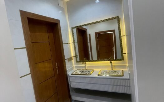 للإيجار دور أرضي جديد – مدخل خاص وحوش