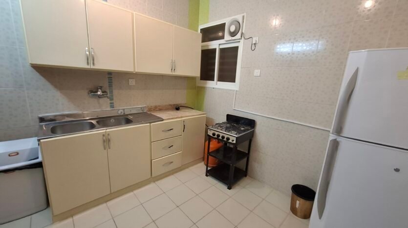 شقة غرفتين وصاله مؤثثة