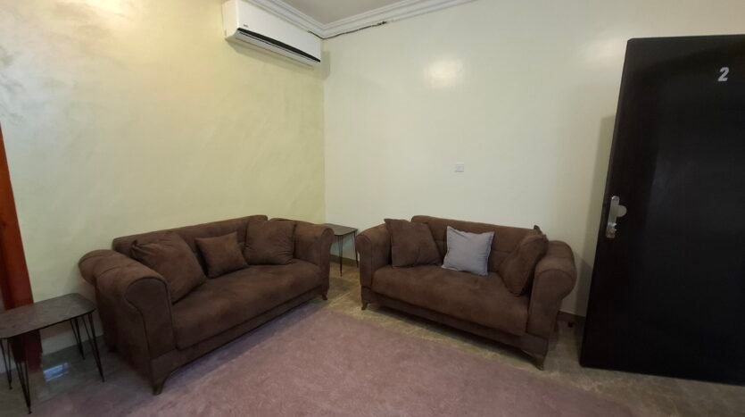 شقة غرفتين وصاله مؤثثة