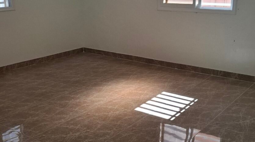 شقه بلاطة 5 غرف