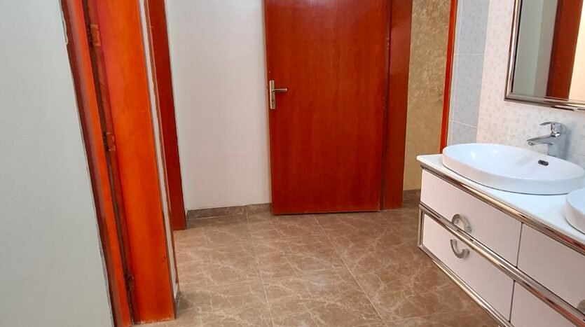 شقه بلاطة 5 غرف