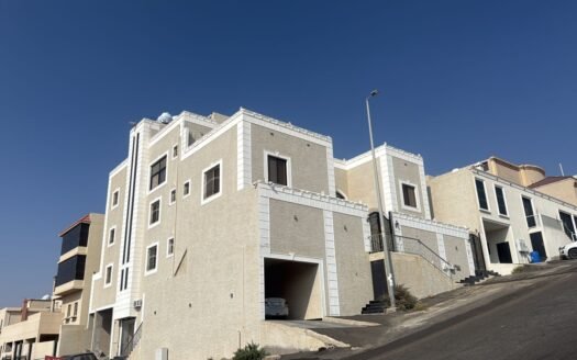 عمارة بناء شخصي مكونة من فلة وشقق في حي الصحافة قريبة من المطار