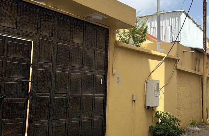 بيت للبيع باللسمر