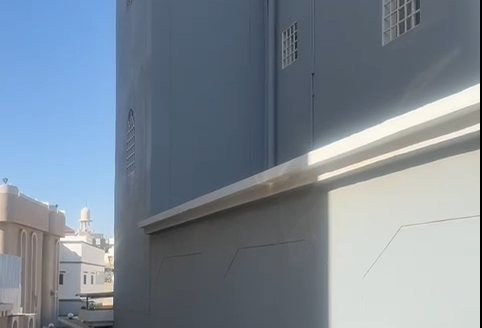 عمارة مميزة – دورين مستقلين وشقتين قرب مستشفى عسير