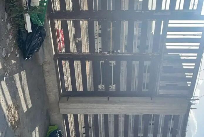 أرضيتين متظاهرتين