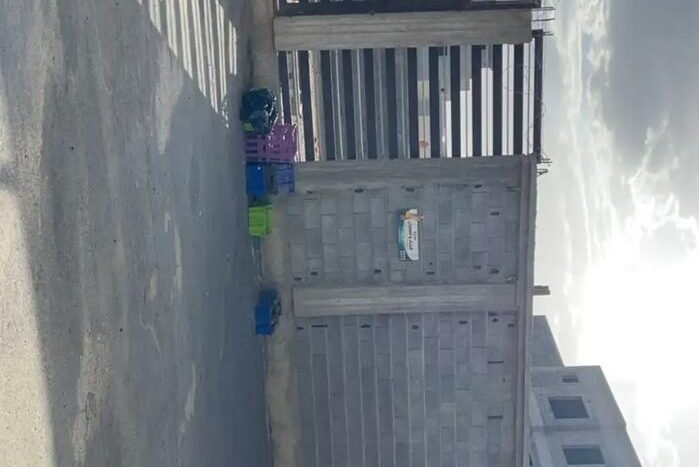 أرضيتين متظاهرتين
