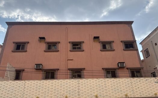 دور واربع شقق